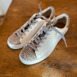 Universal Thread Sneakers